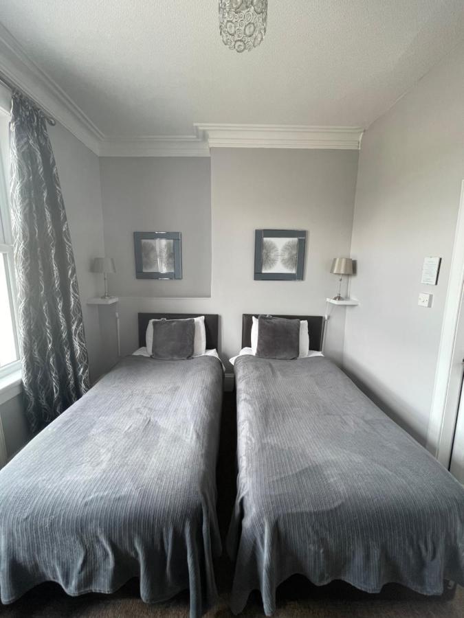 Chambre Lits Jumeaux avec Salle de Bains Privative